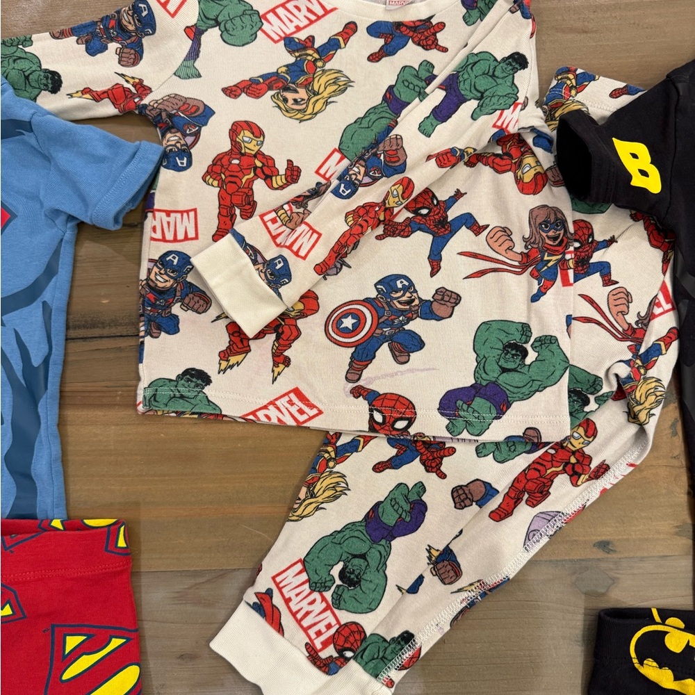 Marvel Superhero Themed Kids Pajama Set - Picture 3 of 4